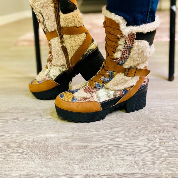 NEW- Xena Combat Lace Up Boot - Picture 3 of 3